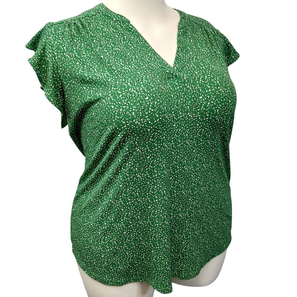 Adrianna Papell Large Green Abstract Dot Flutter Sleeve V-Neck Blouse